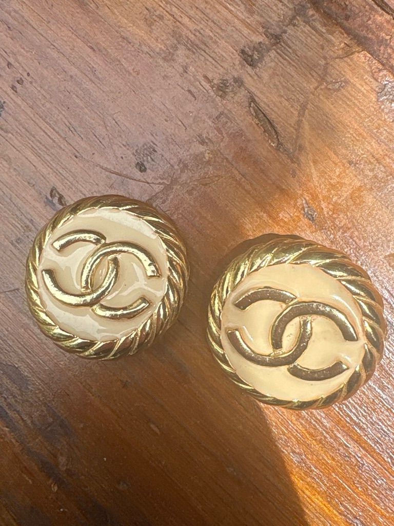 Vintage Chanel Gold Cc Logo Button Earrings - Cream Center